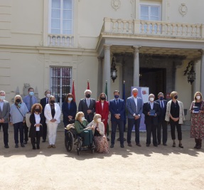 ©Ayto.Granada: EL AYUNTAMIENTO CELEBRA EL DA MUNDIAL DEL PARKINSON BAJO EL LEMA ‘PON UNA ETIQUETA POSITIVA’ 